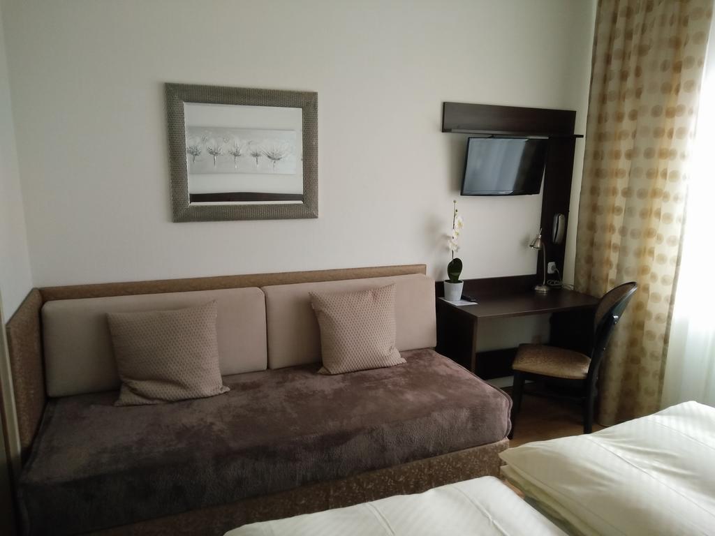 Hotel Alfa Neu-Isenburg Rum bild